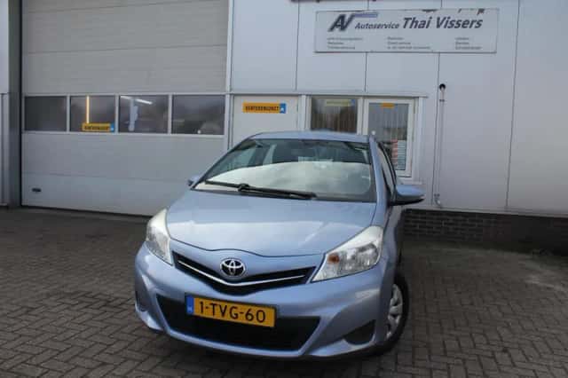 Toyota Yaris (2014) thumbnail 1