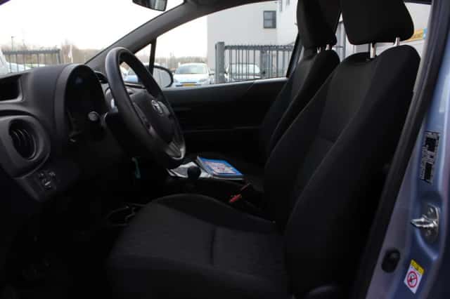 Toyota Yaris (2014) thumbnail 6
