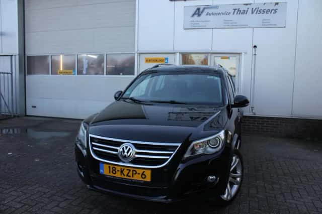 Volkswagen Tiguan (2010) thumbnail 1