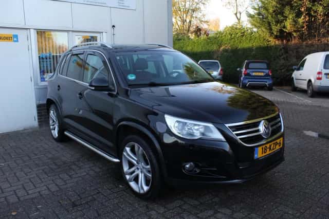 Volkswagen Tiguan (2010) thumbnail 3