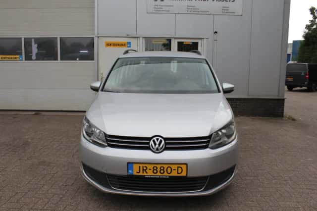 Volkswagen Touran (2014) thumbnail 2