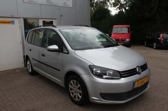 Volkswagen Touran (2014) thumbnail 3