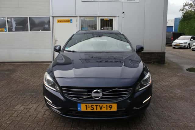 Volvo V60 (2013) thumbnail 2