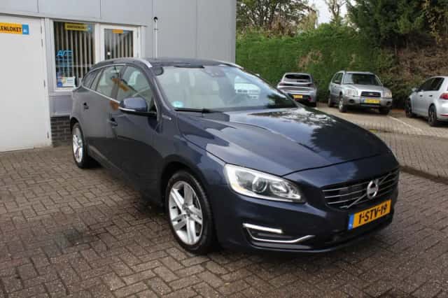 Volvo V60 (2013) thumbnail 3