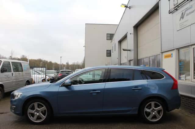 Volvo V60 (2015) thumbnail 5