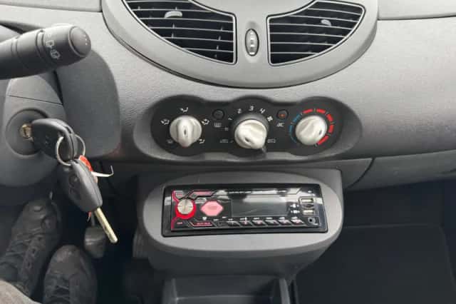 Renault Twingo (2010) thumbnail 3