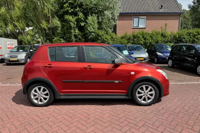 Suzuki Swift (2008) thumbnail 2