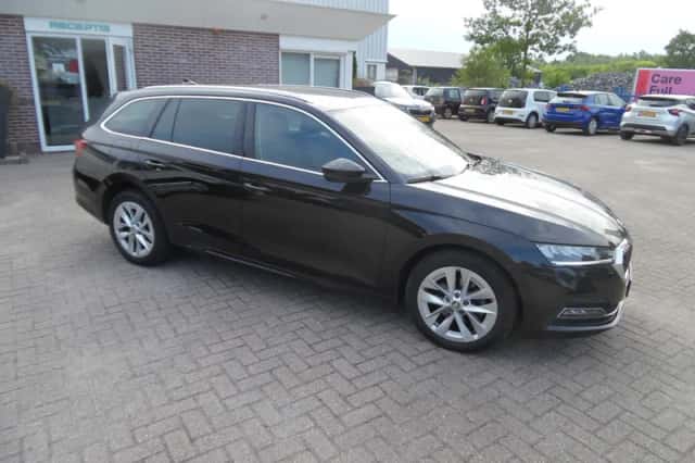 Škoda Octavia (2023) thumbnail 5