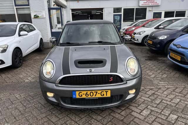 MINI Cooper S (2009) thumbnail 2