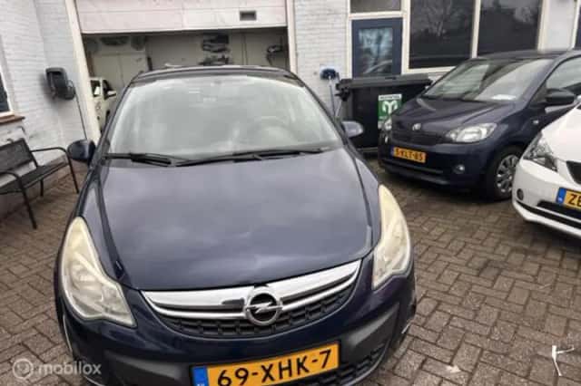 Opel Corsa (2012) thumbnail 2