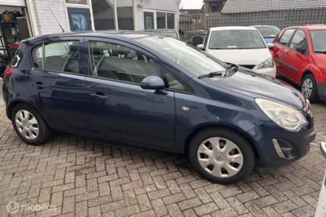 Opel Corsa (2012) thumbnail 3
