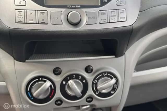 Nissan Pixo (2010) thumbnail 3