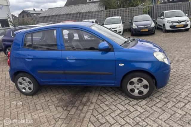 Kia Picanto (2008) thumbnail 6