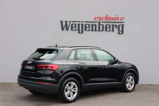 Audi Q3 (2021) thumbnail 2