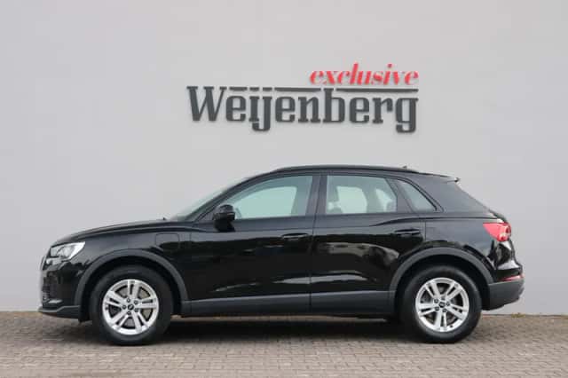 Audi Q3 (2021) thumbnail 5