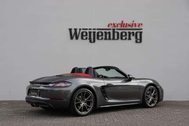 Porsche 718 Boxster (2017) thumbnail 2