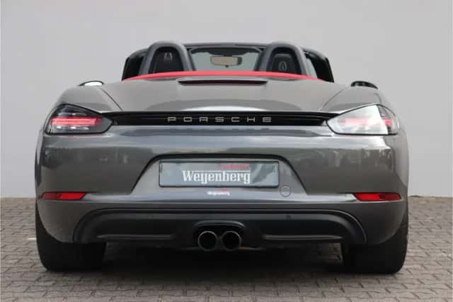 Porsche 718 Boxster (2017) thumbnail 6