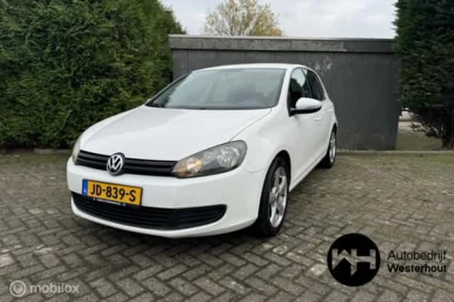 Volkswagen Golf (2009) thumbnail 2