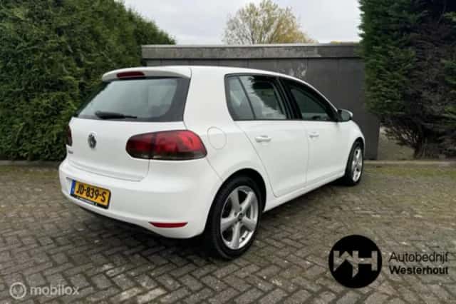 Volkswagen Golf (2009) thumbnail 4