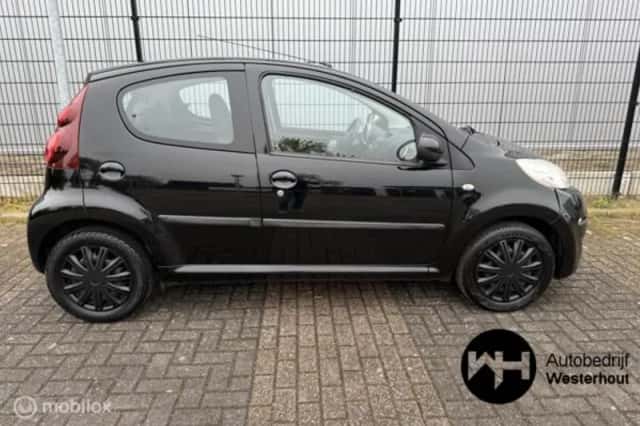 Peugeot 107 (2012) thumbnail 5