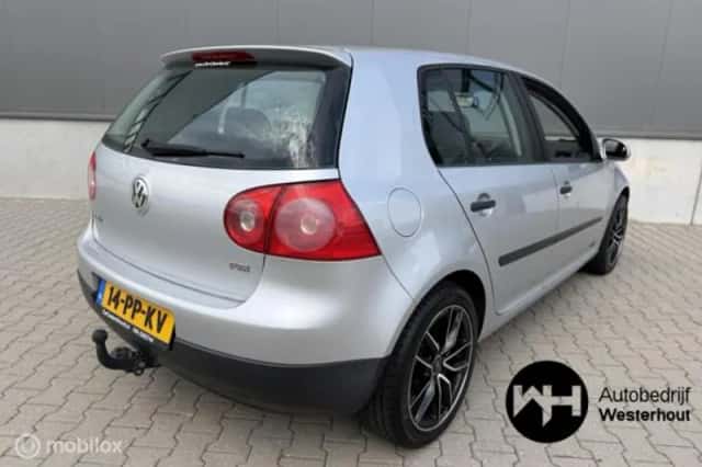 Volkswagen Golf (2004) thumbnail 3