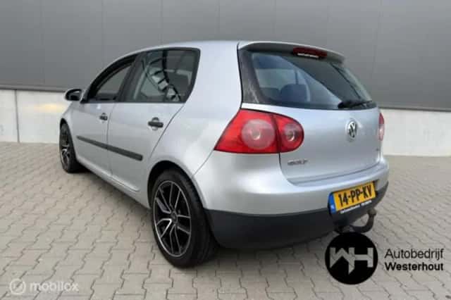Volkswagen Golf (2004) thumbnail 4