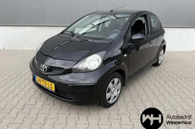 Toyota Aygo (2007) thumbnail 2