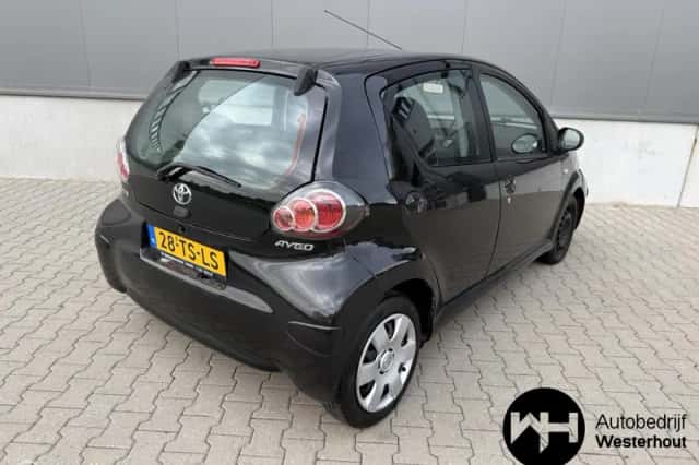 Toyota Aygo (2007) thumbnail 3