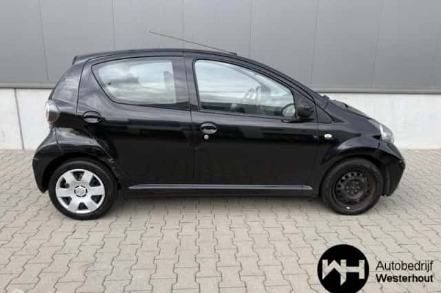 Toyota Aygo (2007) thumbnail 5