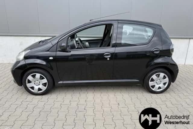Toyota Aygo (2007) thumbnail 6