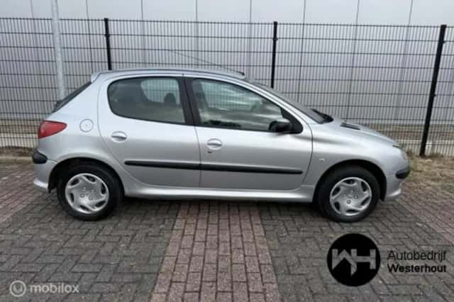 Peugeot 206 (2003) thumbnail 5