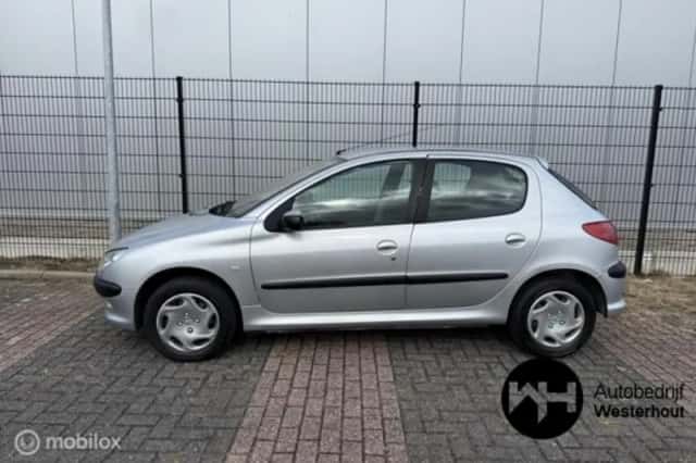 Peugeot 206 (2003) thumbnail 6