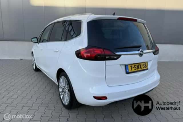 Opel Zafira (2013) thumbnail 4