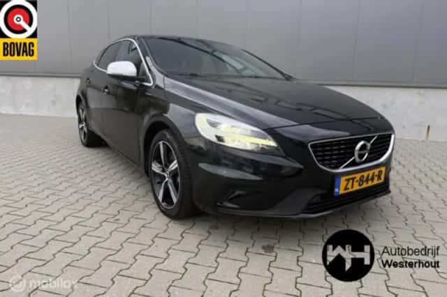 Volvo V40 (2019) thumbnail 1
