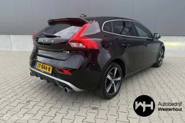 Volvo V40 (2019) thumbnail 3
