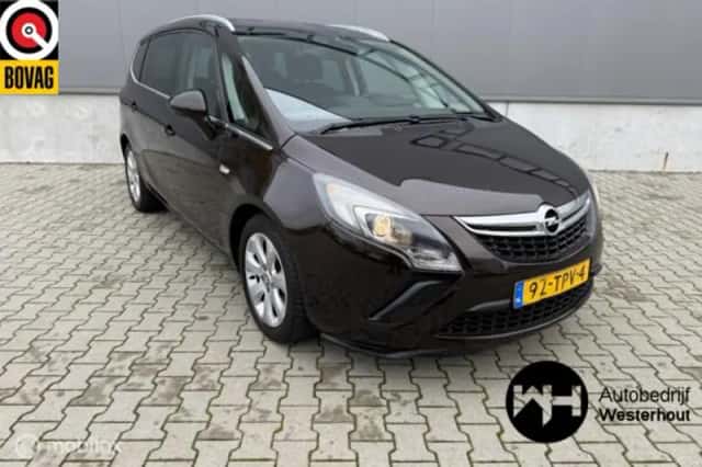 Opel Zafira (2012) thumbnail 1