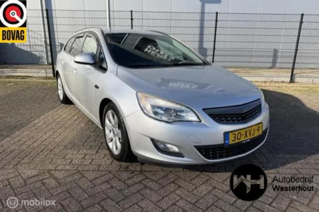 Opel Astra (2012) thumbnail 1