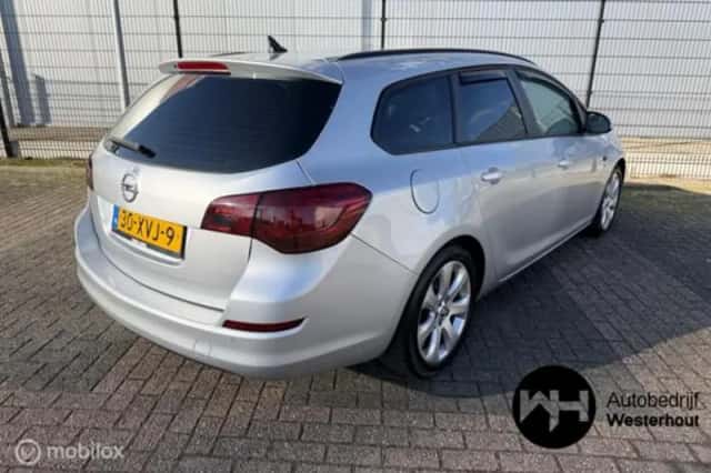 Opel Astra (2012) thumbnail 3