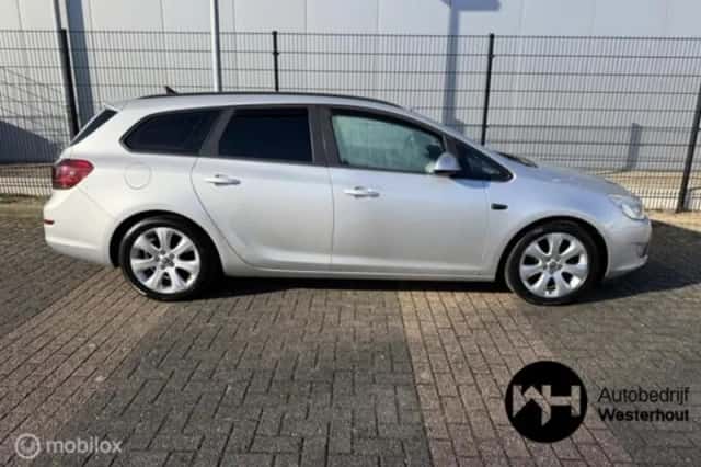 Opel Astra (2012) thumbnail 5