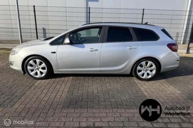 Opel Astra (2012) thumbnail 6