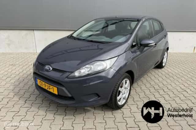 Ford Fiesta (2011) thumbnail 2