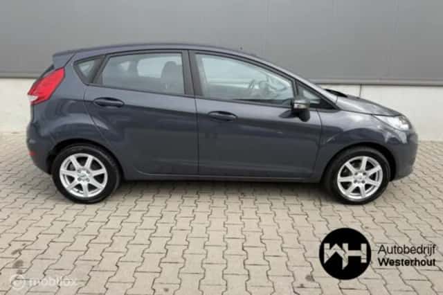 Ford Fiesta (2011) thumbnail 6