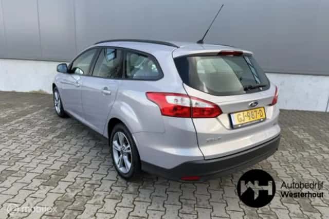 Ford Focus (2014) thumbnail 3
