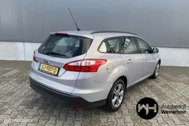 Ford Focus (2014) thumbnail 4