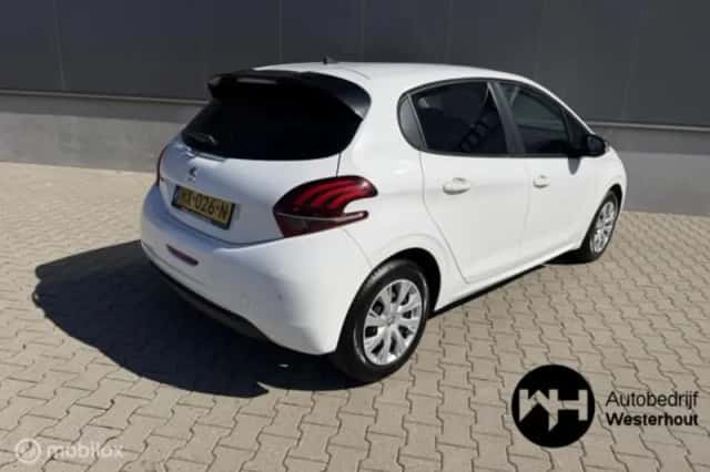Peugeot 208 (2016) thumbnail 3