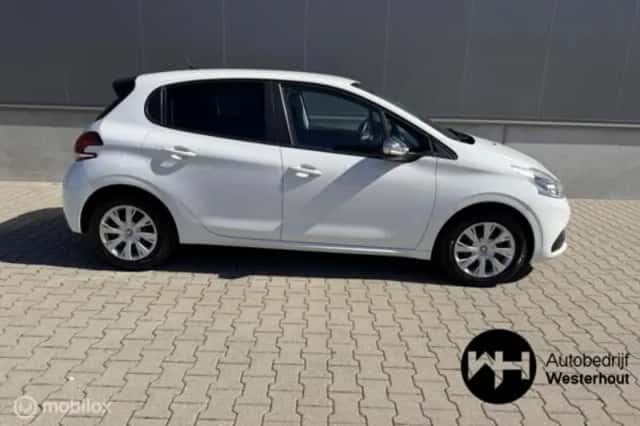 Peugeot 208 (2016) thumbnail 6