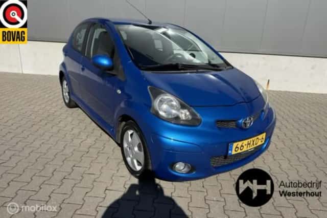 Toyota Aygo (2009) thumbnail 1
