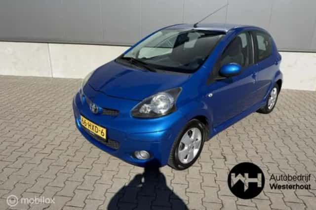 Toyota Aygo (2009) thumbnail 2