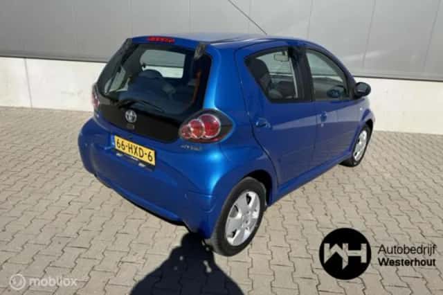 Toyota Aygo (2009) thumbnail 3
