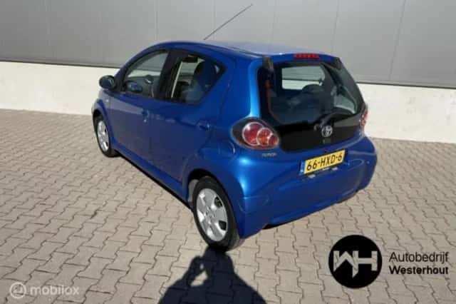 Toyota Aygo (2009) thumbnail 4
